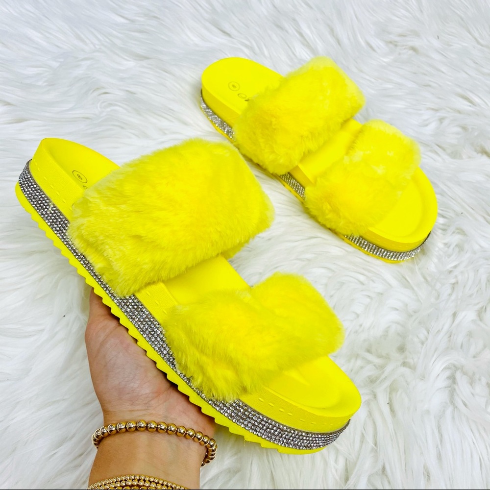 Yellow fur rhinestoned sandal - Picture 2 of 6